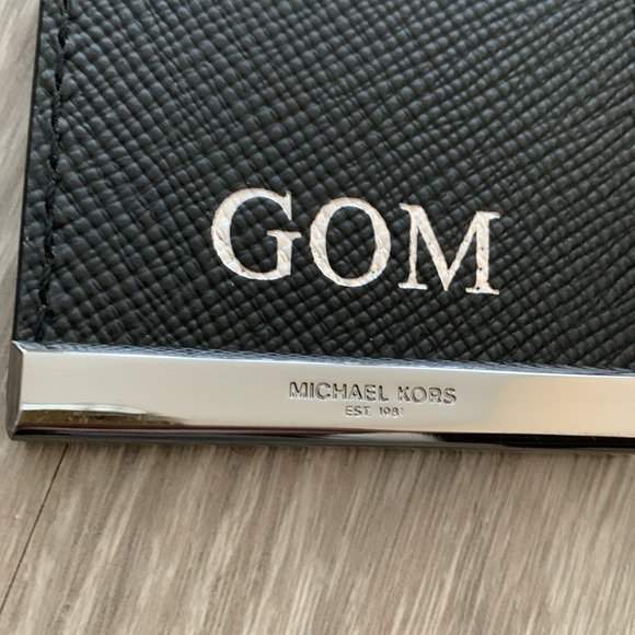 Michael Kors Men Kamden Leather Luggage Tag - Picture 2 of 11